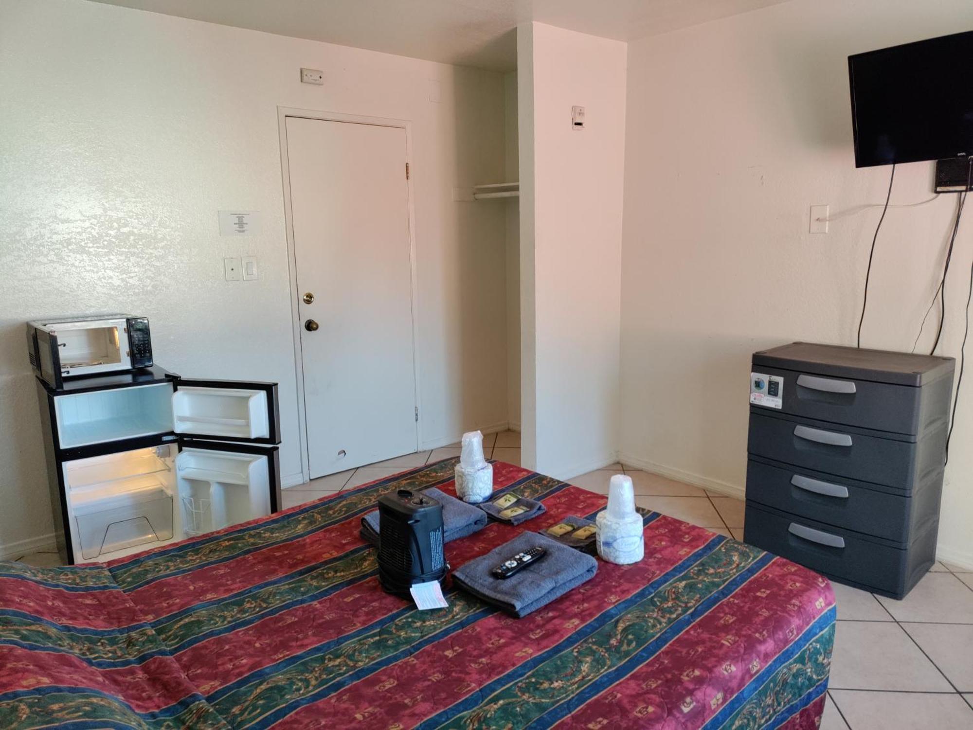 Crown Inn & Suites Spring Valley  Dış mekan fotoğraf