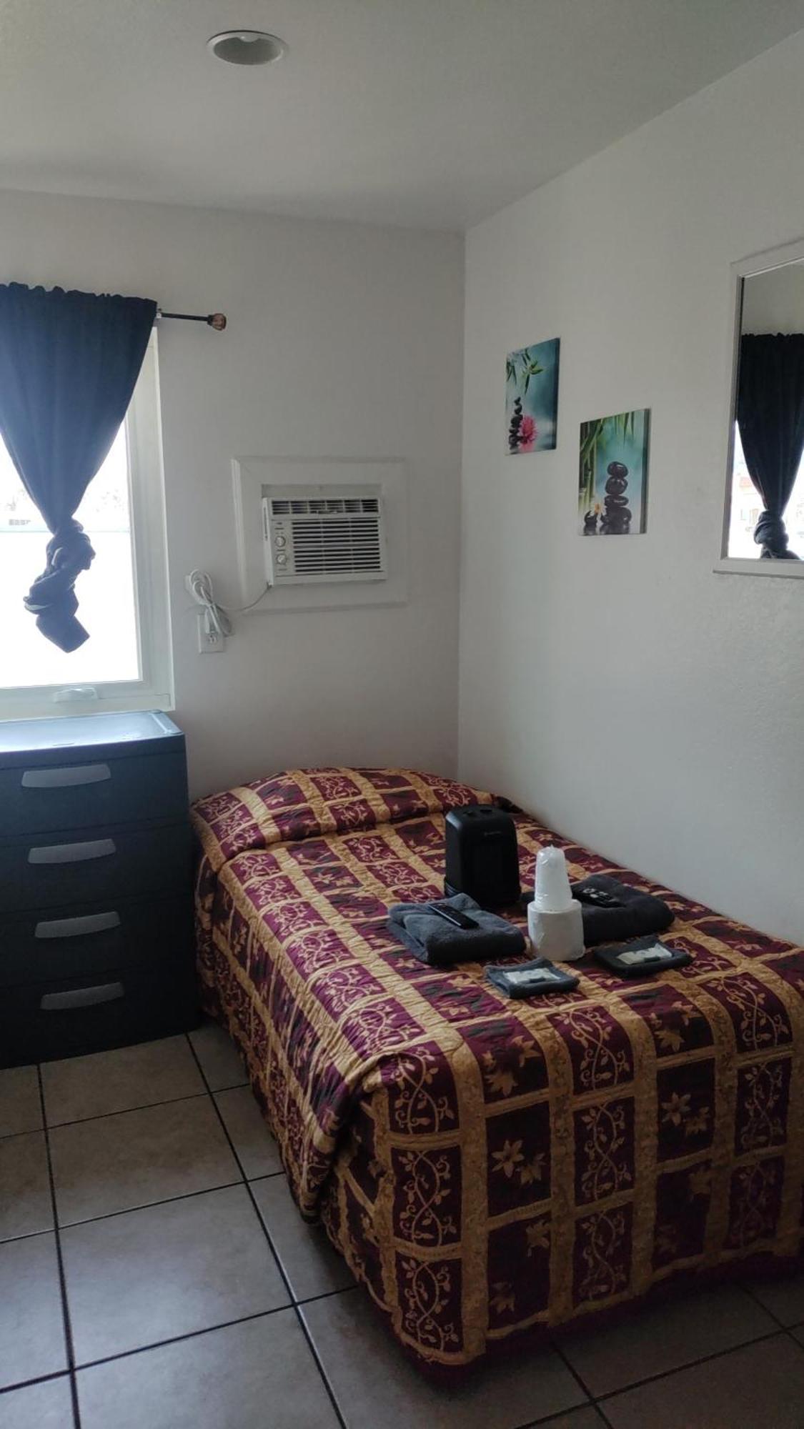 Crown Inn & Suites Spring Valley  Dış mekan fotoğraf